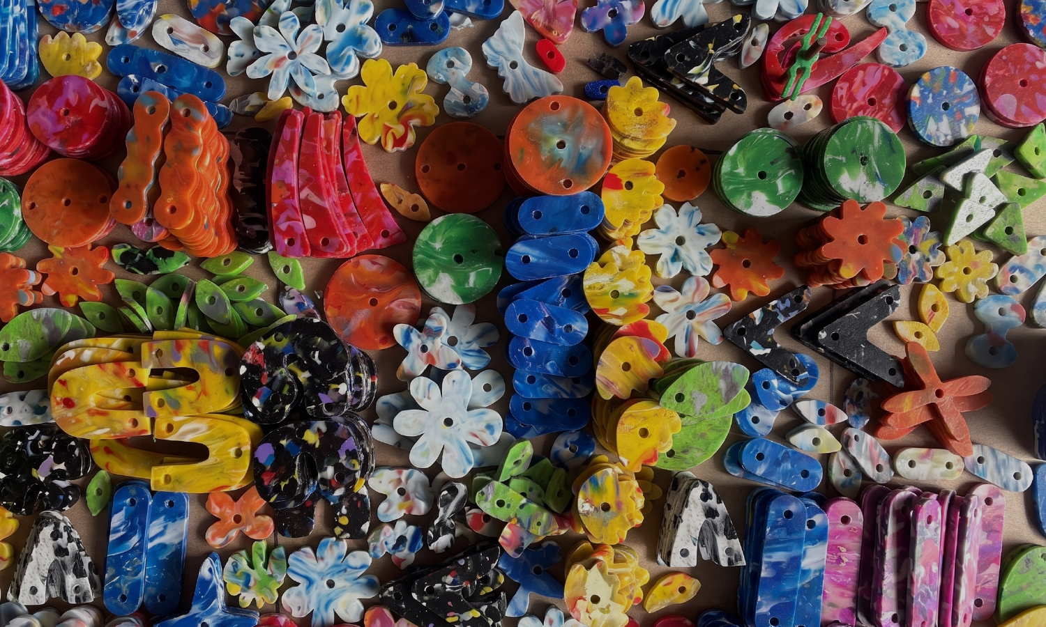 piezas de plastico reciclado de diversas formas
